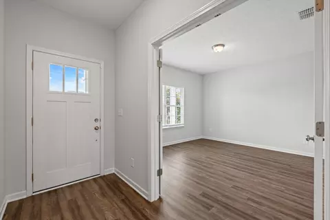 Entry Way - 26 Mimosa Dr, Decherd, TN 37324 photo 3 of 13