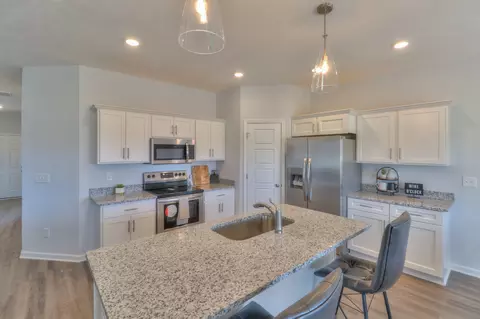 Kitchen - 26 Mimosa Dr, Decherd, TN 37324 photo 3 of 3