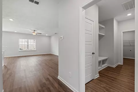 Entry Way - 26 Mimosa Dr, Decherd, TN 37324 photo 8 of 13