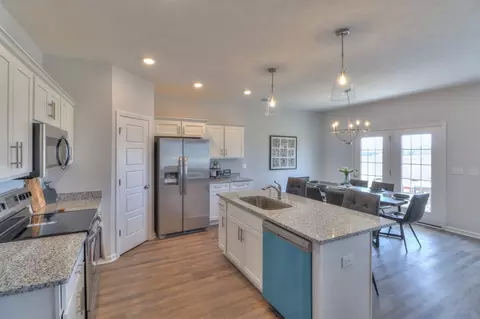 Kitchen - 26 Mimosa Dr, Decherd, TN 37324 photo 2 of 3