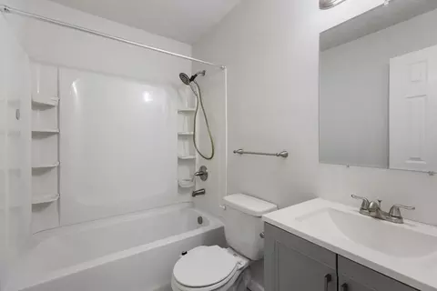 Bath - 1446 E Cedar Ln, Madison, TN 37115 photo 3 of 4