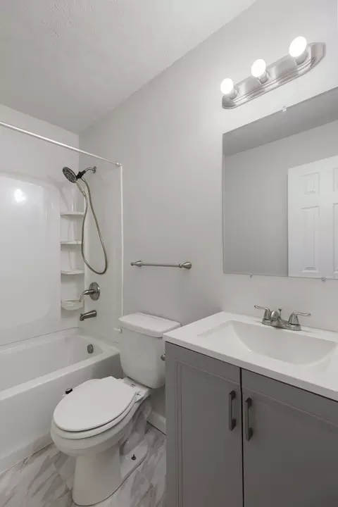 Bath - 1446 E Cedar Ln, Madison, TN 37115 photo 4 of 4
