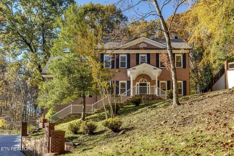 135 Amanda Dr, Oak Ridge, TN 37830