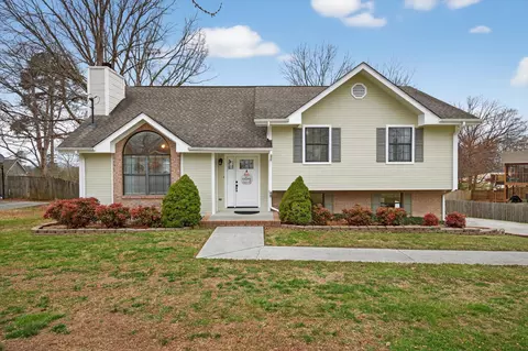 141 Debbie Ln, Ringgold, GA 30736