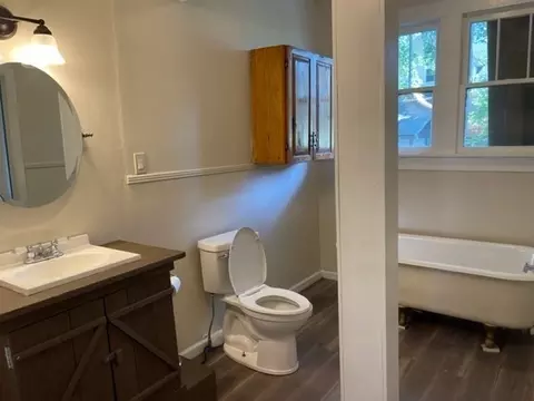 Bath - 301 Bennett St, Decherd, TN 37324 photo 1 of 4