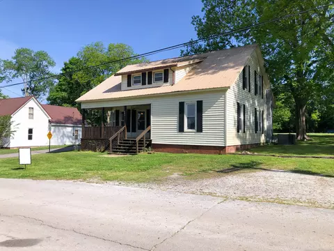 Exterior - 301 Bennett St, Decherd, TN 37324 photo 9 of 10