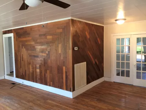 Living - 301 Bennett St, Decherd, TN 37324 photo 3 of 10