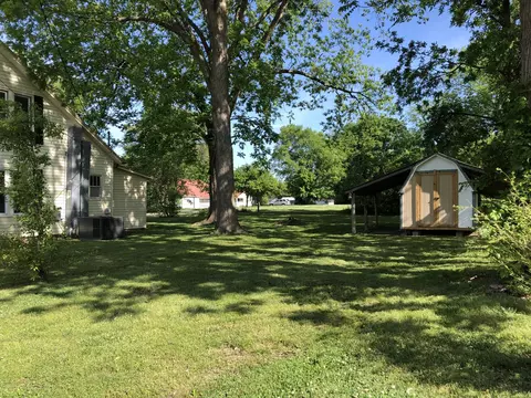 Exterior - 301 Bennett St, Decherd, TN 37324 photo 4 of 10