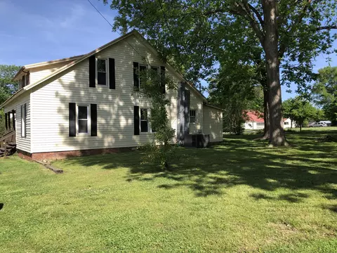Exterior - 301 Bennett St, Decherd, TN 37324 photo 3 of 10