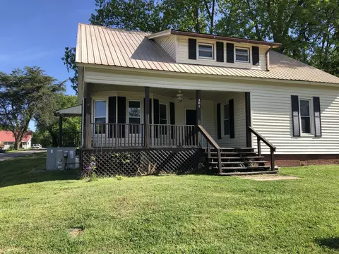 Exterior - 301 Bennett St, Decherd, TN 37324 photo 5 of 10