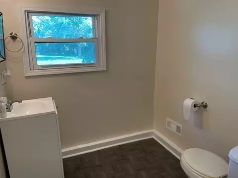 Bath - 301 Bennett St, Decherd, TN 37324 photo 3 of 4