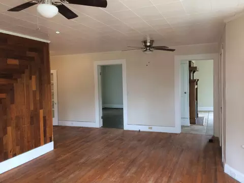 Living - 301 Bennett St, Decherd, TN 37324 photo 4 of 10