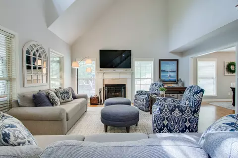 800 Harbor Dr, Lancaster, TN 38569
