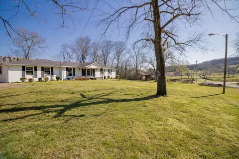 301 Green Acres Dr, Goodlettsville, TN 37072
