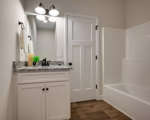 Bath - 766 Billy Wynn Rd, Dickson, TN 37055 photo 4 of 4