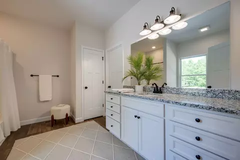 Bath - 766 Billy Wynn Rd, Dickson, TN 37055 photo 1 of 4