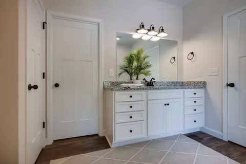 Bath - 766 Billy Wynn Rd, Dickson, TN 37055 photo 2 of 4
