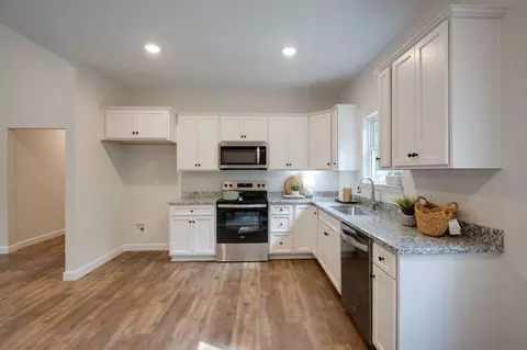 Kitchen - 766 Billy Wynn Rd, Dickson, TN 37055 photo 3 of 4