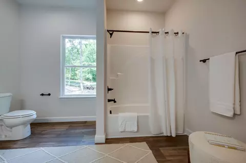 Bath - 766 Billy Wynn Rd, Dickson, TN 37055 photo 3 of 4