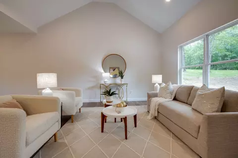 Living - 766 Billy Wynn Rd, Dickson, TN 37055 photo 3 of 3