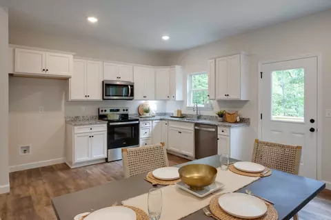 Kitchen - 766 Billy Wynn Rd, Dickson, TN 37055 photo 2 of 4