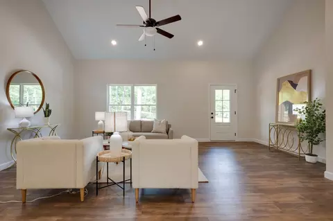 Living - 766 Billy Wynn Rd, Dickson, TN 37055 photo 2 of 3