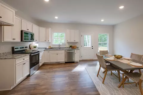 Kitchen - 766 Billy Wynn Rd, Dickson, TN 37055 photo 4 of 4