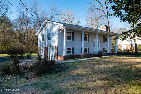107 Nebraska Ave, Oak Ridge, TN 37830