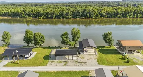 1085 Wc Pickett Rd, Clifton, TN 38425