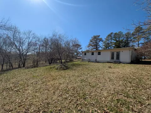 Exterior - 210 Donegan Crossing Rd, Dickson, TN 37055 photo 3 of 6