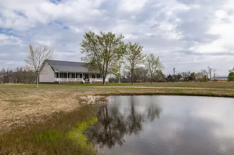 144 Leo Carter Rd # B, Bethpage, TN 37022