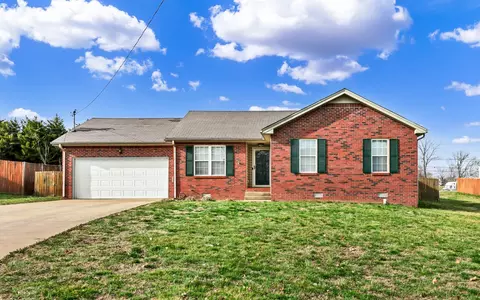 2612 Marymont Dr, Clarksville, TN 37042