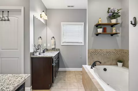 Bath - 205 Amazonway Rdg, Murfreesboro, TN 37130 photo 3 of 6