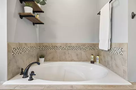 Bath - 205 Amazonway Rdg, Murfreesboro, TN 37130 photo 5 of 6