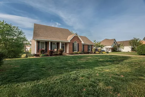 877 Glenraven Dr, Clarksville, TN 37043