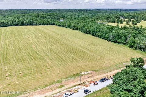 9 Nicholson Dr, Crossville, TN 38572