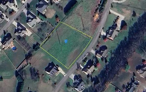 171 Hilltop Dr, Lenoir City, TN 37772