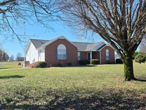 186 Pine Creek Dr, Smithville, TN 37166
