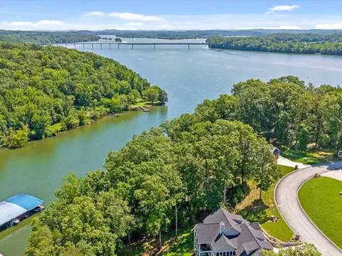 15887 Channel Pointe Dr, Bakewell, TN 37373