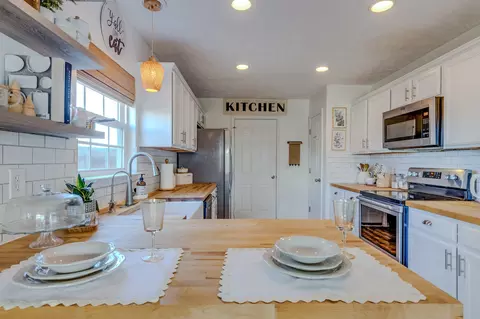 Kitchen - 4001 Sequoia Trl, Spring Hill, TN 37174 photo 5 of 5