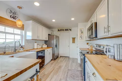 Kitchen - 4001 Sequoia Trl, Spring Hill, TN 37174 photo 2 of 5