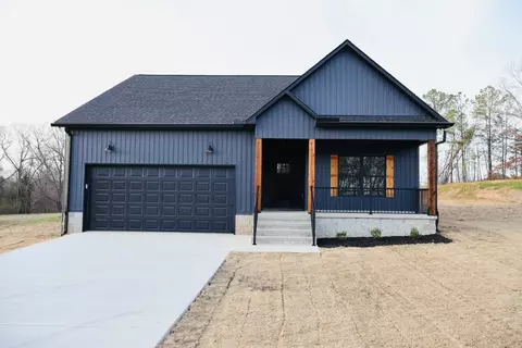 62 Hall St, Lexington, TN 38351