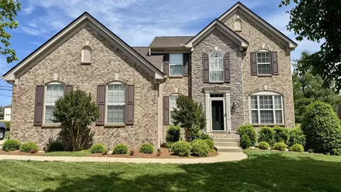 1023 Avery Trace Cir, Hendersonville, TN 37075