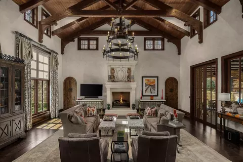 Living - 1805 Pace Hvn, Franklin, TN 37069 photo 2 of 4