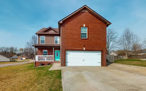 349 Chestnut Grove Ct, Clarksville, TN 37042