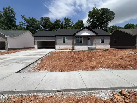 640 Avondale Rd, Oak Grove, KY 42262