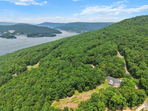 310 Bluffs Rd, South Pittsburg, TN 37380