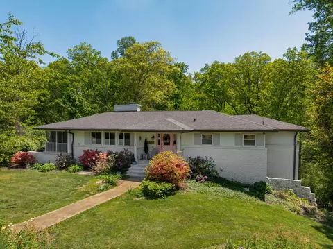 115 Golf Dr, Signal Mountain, TN 37377