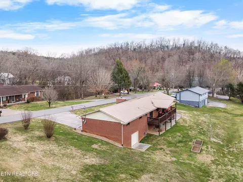 1423 Emily Dr, Sevierville, TN 37876