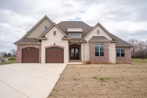 1238 Baylee Cir, Lawrenceburg, TN 38464